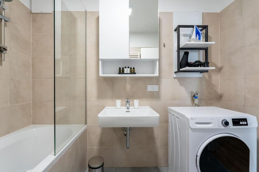 Urban 1Br Retreat, Easy City Link By Hm Виена Екстериор снимка