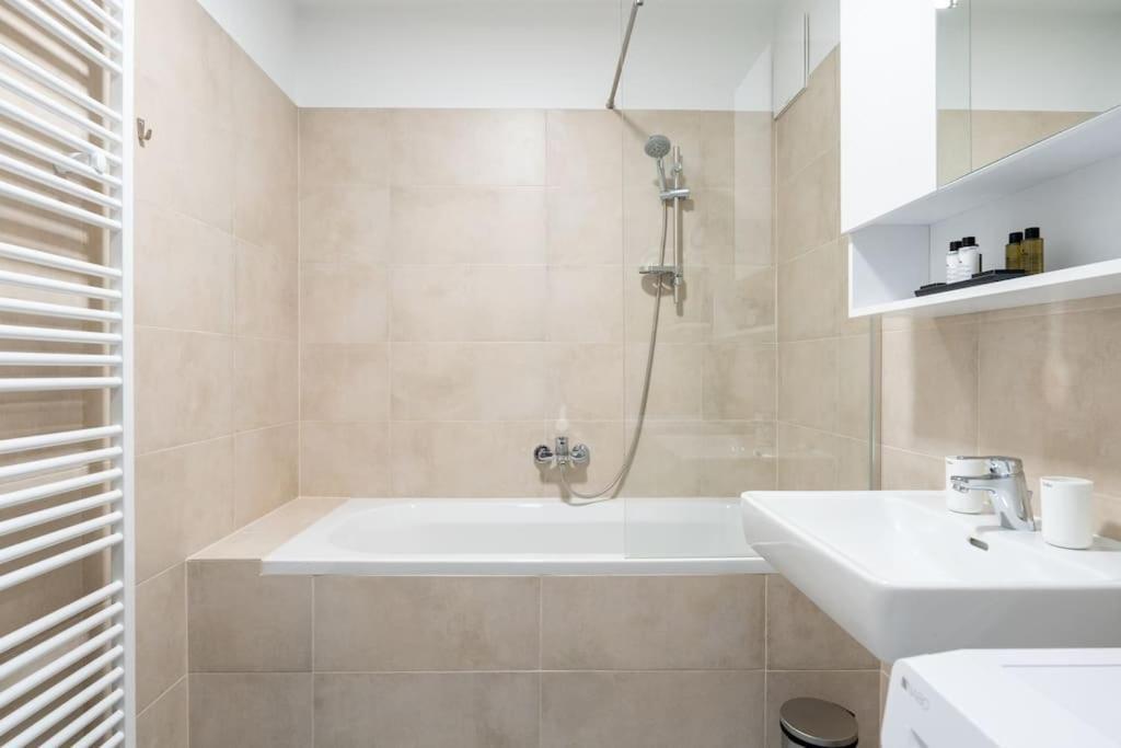 Urban 1Br Retreat, Easy City Link By Hm Виена Екстериор снимка